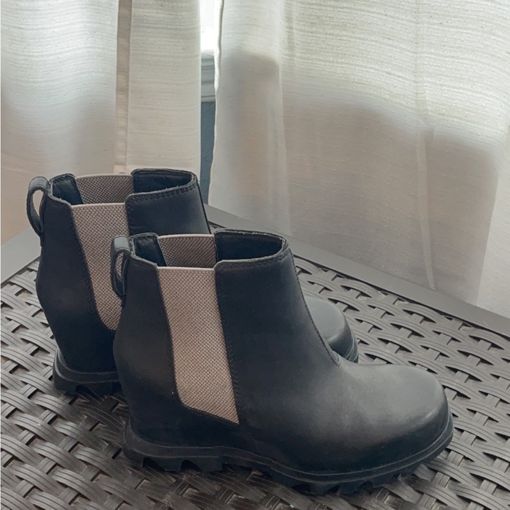 Joan of Arctic III waterproof wedge, size 6.5, Black